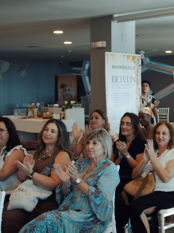 Público aplaudiendo en un encuentro de Marúkala