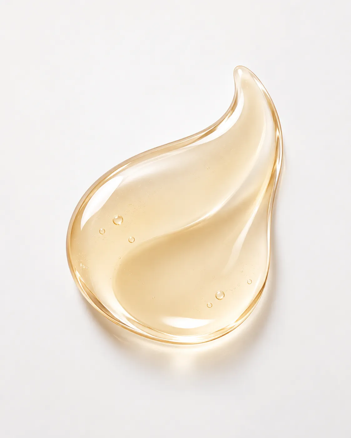 Sérum facial · Gota de sérum dorado sobre fondo claro.webp